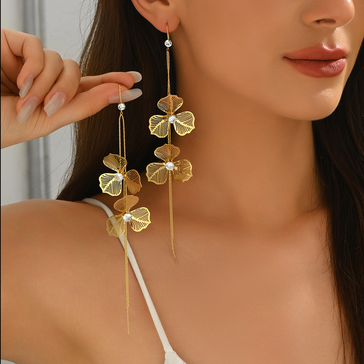 elegant retro sophisticated earrings with tassels with zircon
