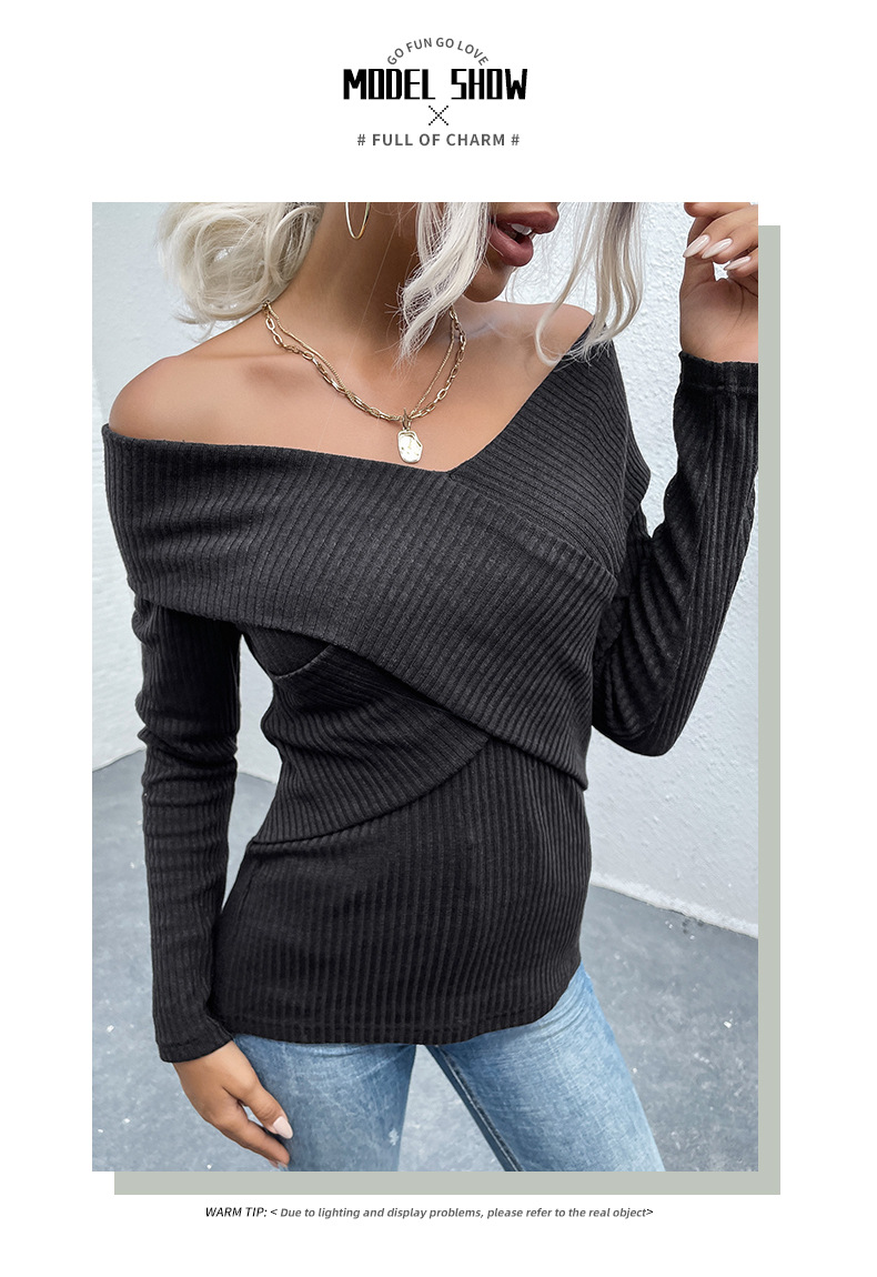 Pullover maglione con spalle scoperte, vestibilità slim, scollo a V, tinta unita_voghion.com