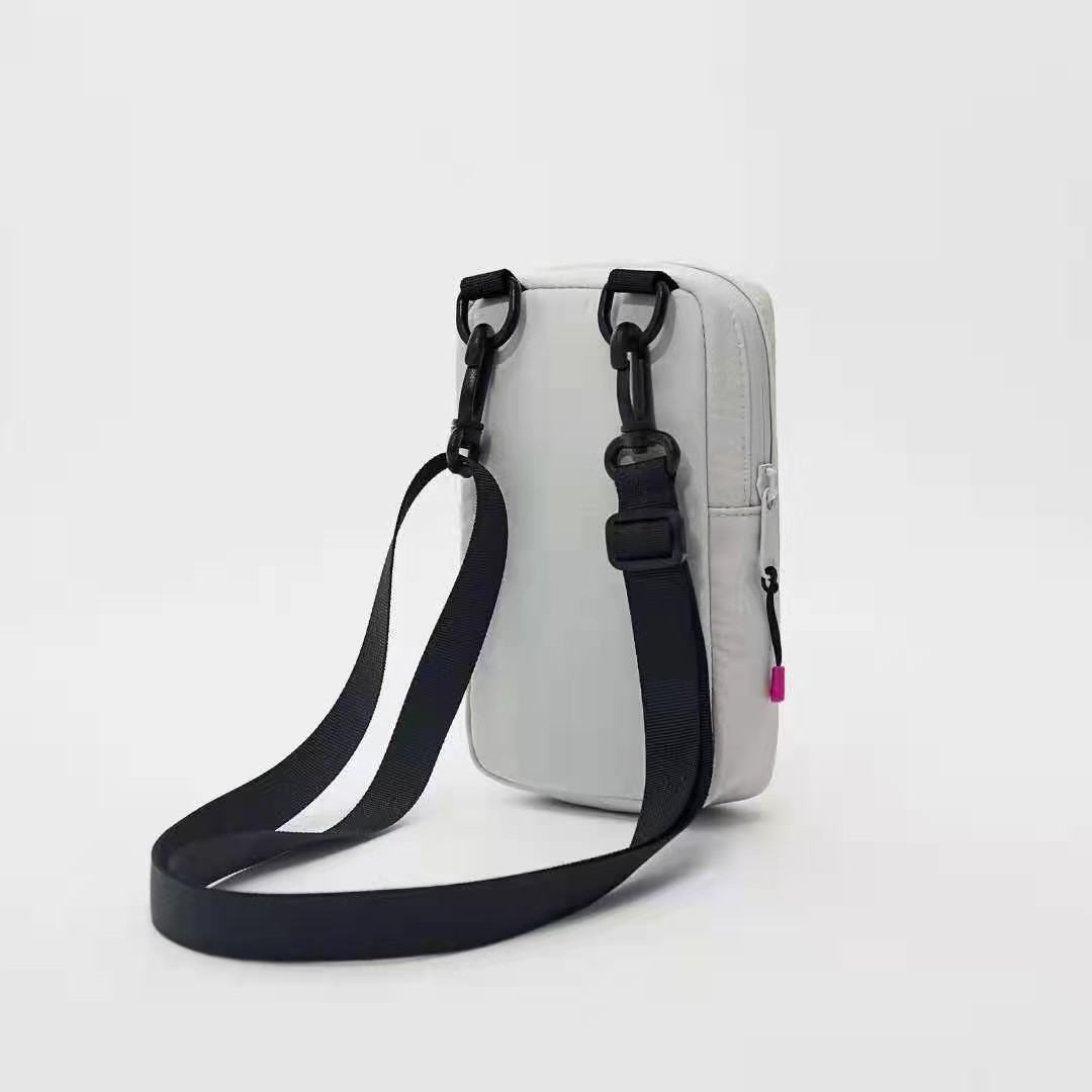 Z家 Cartoon Game Machine Bag in Use