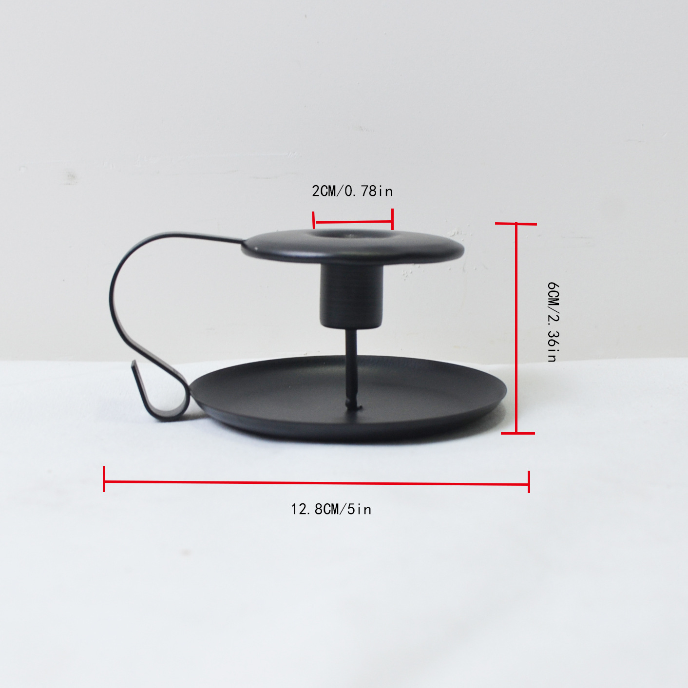 Retro estilo Europeo de mano Candelabro de la boda decoración taza de té titular de la vela de hierro negro candelabro artesanías fábrica al por mayor