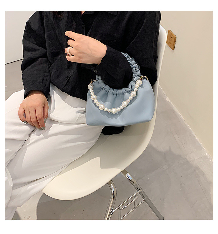 Wholesale Pleated Pearl Chain Solid Color Handbag Nihaojewelry display picture 260