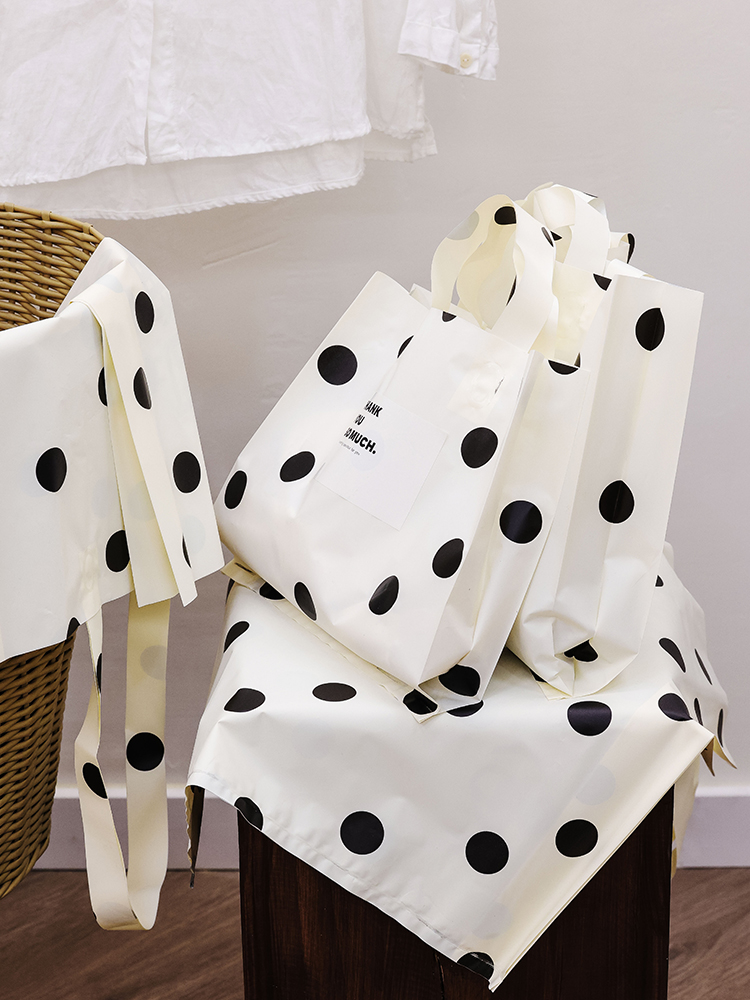 Punto de onda grueso mochila de plástico esmerilado hombro correa de ropa tienda de ropa bolsa de plástico logotipo personalizado regalos