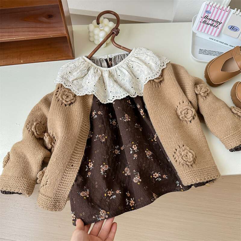 Estrella infantil de otoño 2025 nuevo producto de ropa infantil coreana suelta estilo extranjero de encaje cuello de muñeca de manga larga camisa de niñas