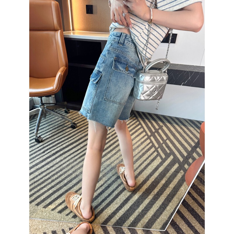 Stylish Design! Retro Workwear Style Frayed Denim Shorts for Women, Summer 2026 New High-Waisted Wide-Leg Shorts
