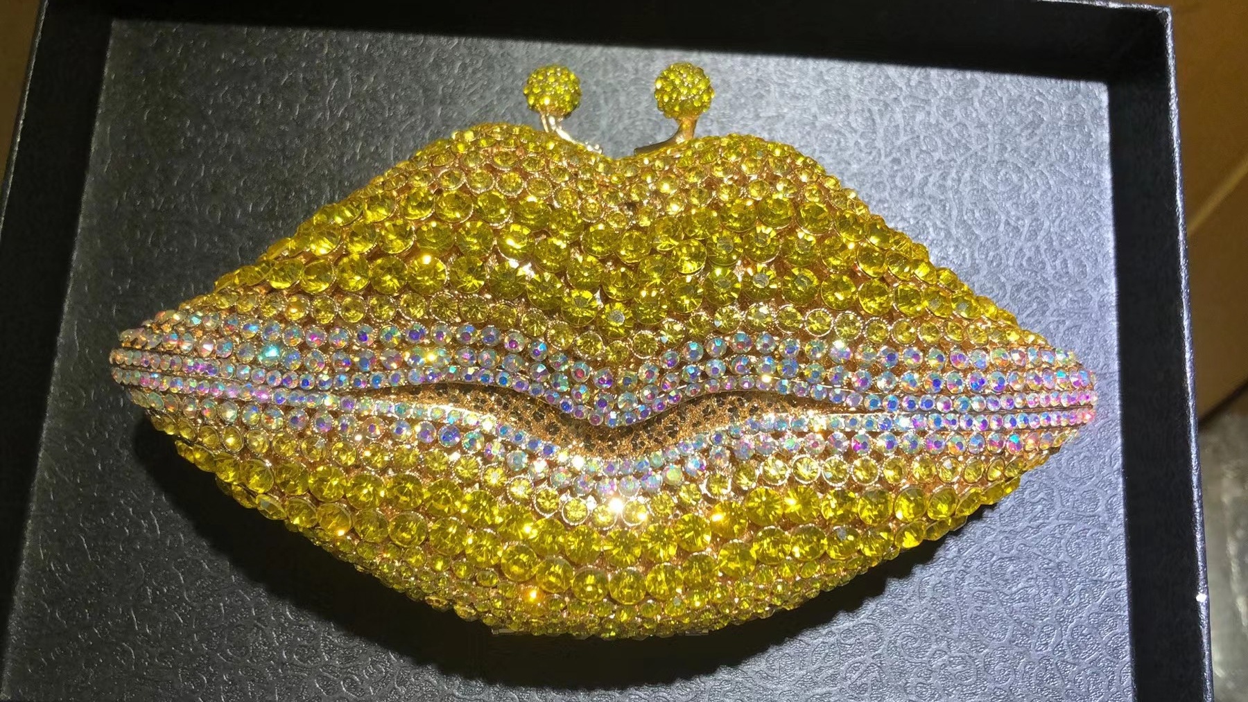Selección estricta AliExpress labios diamantes bolsas de cena damas vestidos de banquete de diamantes bolsas de mano de metal caja dura bolsas azules
