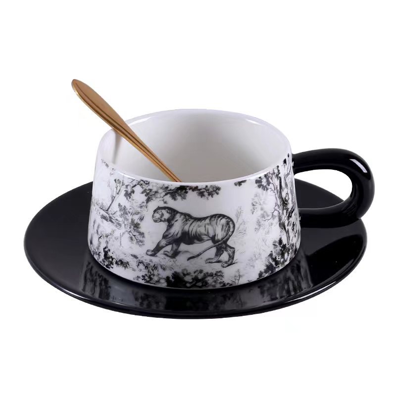 Tazas y platillos retro franceses de alto valor de la cara tigre y dragón con tazas de café con tazas de cerámica negra exquisita taza de menú de la tarde
