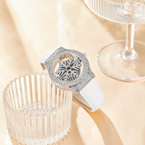 Women's Diamond-Encrusted Quartz Watch, Unique Luxury Lady's Watch with Hollow Starry Sky Design