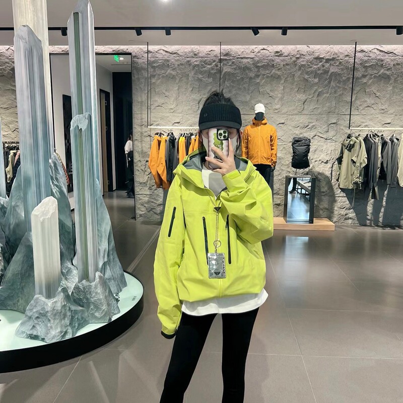 No Logo Spring and Autumn Softshell Jacket for Men and Women, Single-Layer Thin, Three-Layer Taped Seams, Waterproof Hardshell, Breathable, Lightweight