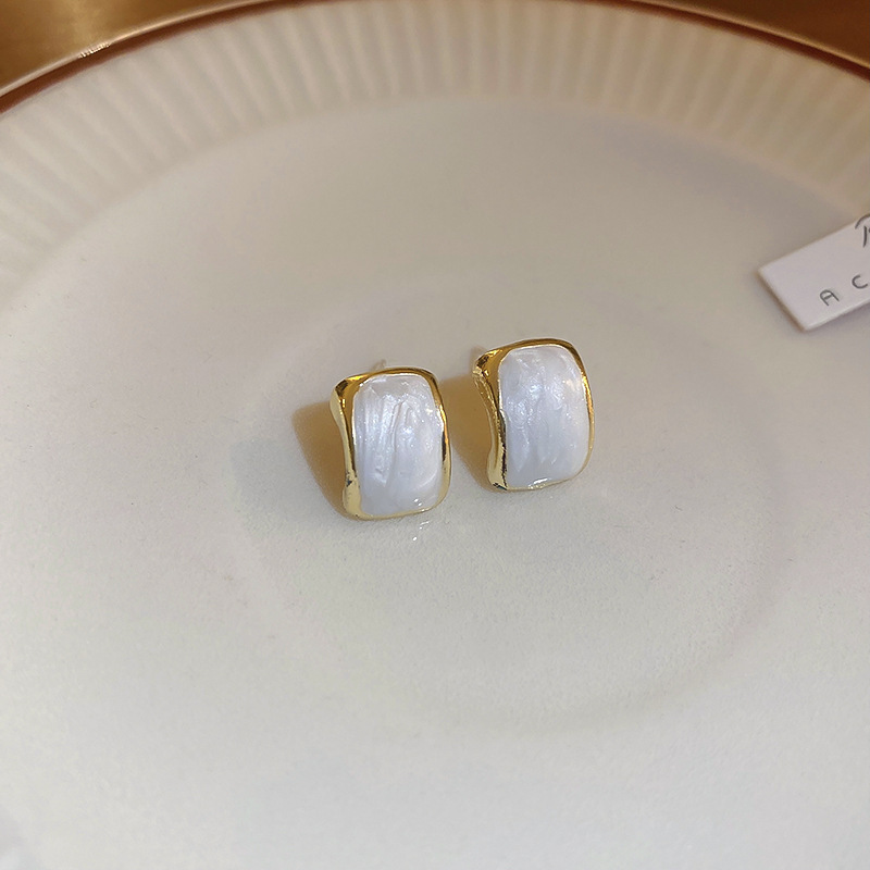 Pendientes de suministro de mercado nocturno de agujas de plata Pendientes de moda coreana en vivo Pendientes de estilo caliente Pendientes de lujo ligero Mujeres de alta gama