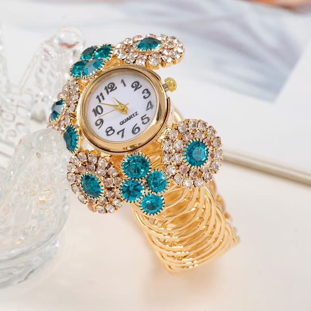 Cross-Border Full Diamond Alloy Fashion Watch, Creative Tassel Bracelet Watch, Fashionable Light Luxury Women's Quartz Watch