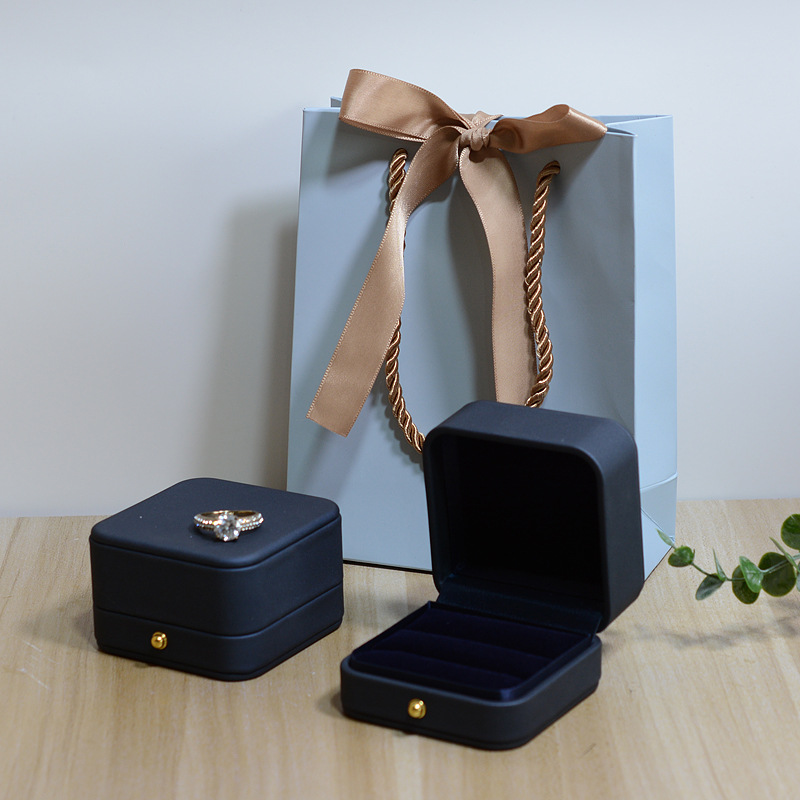 Estuche de joyería gris azul de lujo ligero, caja de anillos de boda de cuero PU, caja de regalo vacía para pulsera, collar y colgante