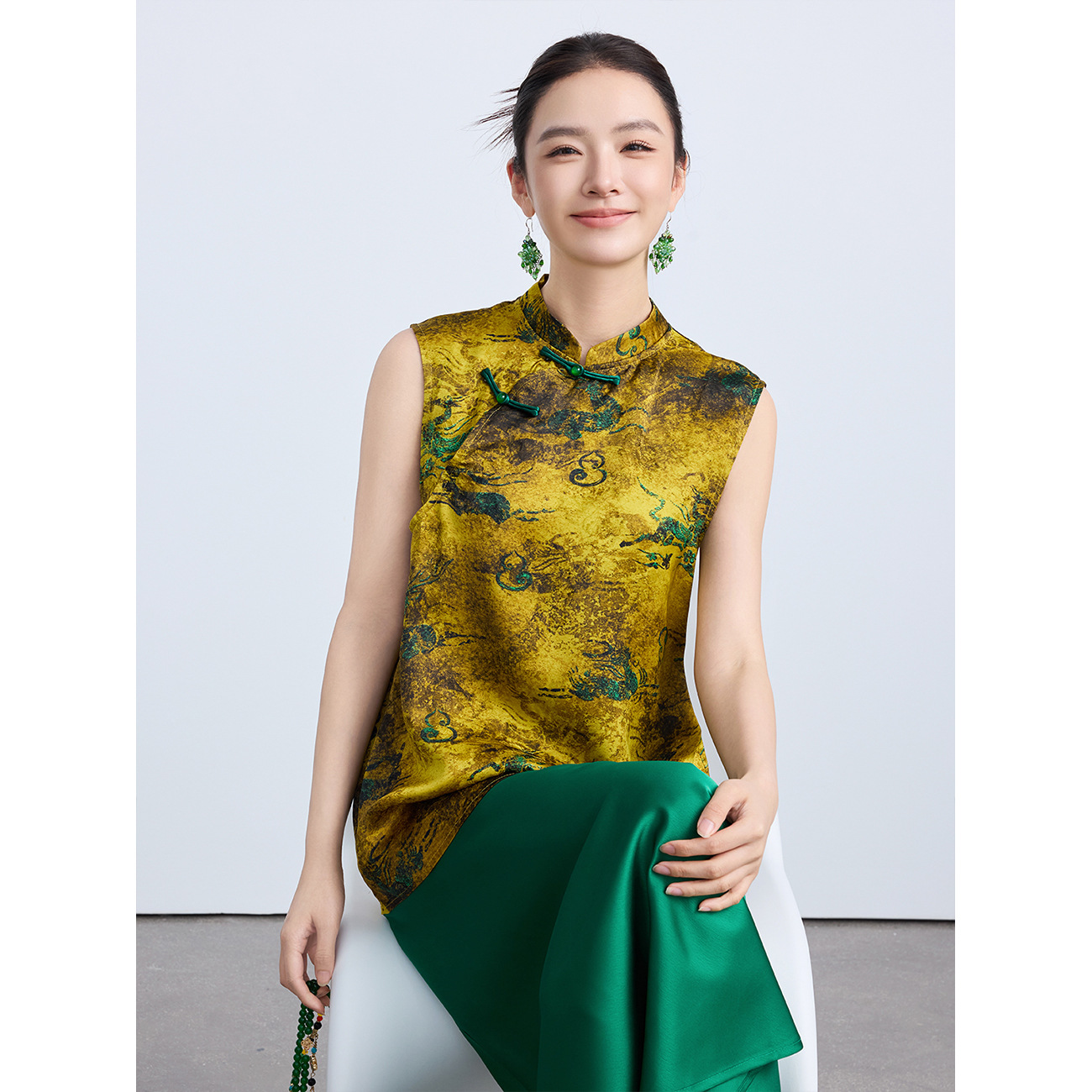 【Zhihe Tang】New Chinese Style Sleeveless Vest for Women, High-End Summer Thin Rayon Xiangyunsha Vest 1068