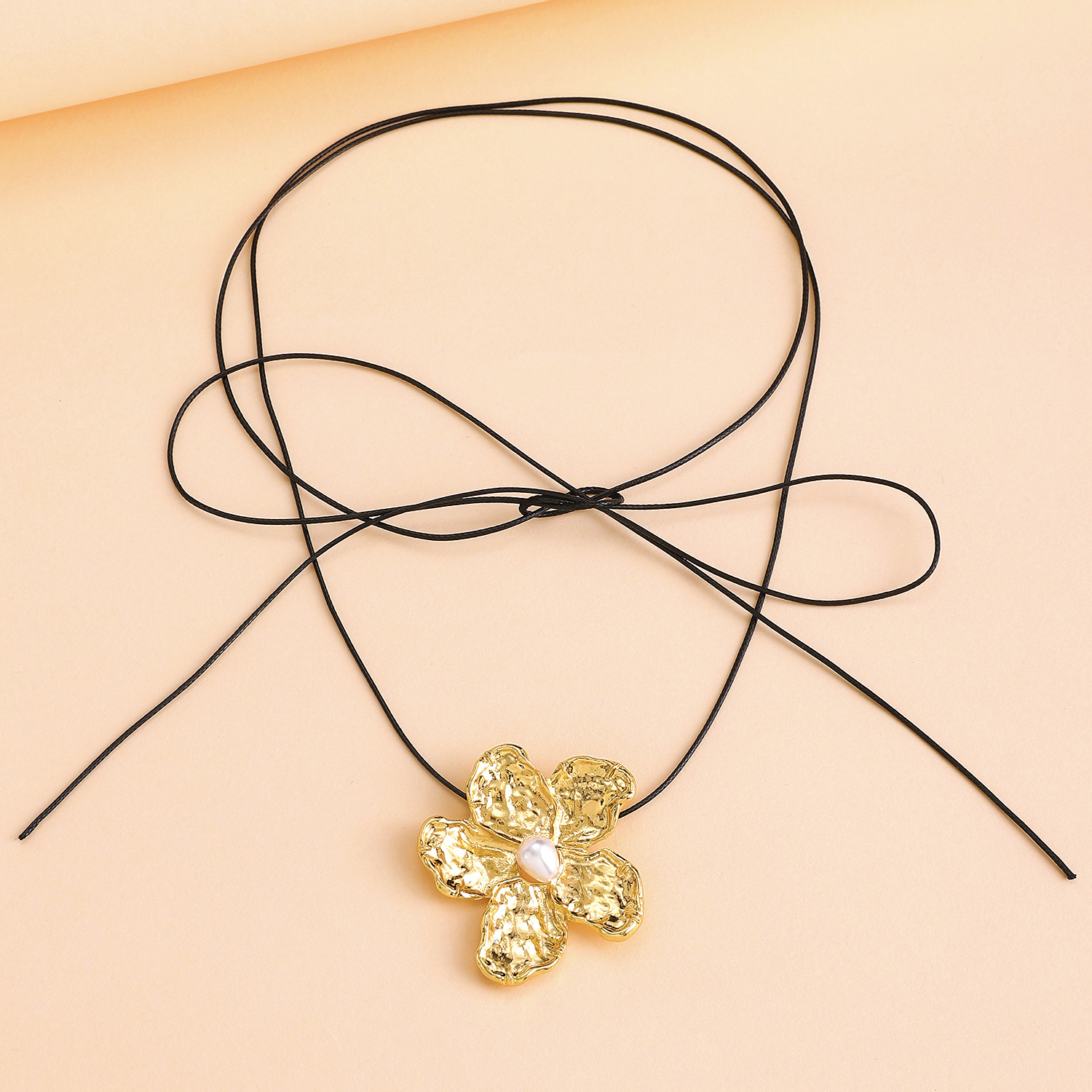 Plating Design Retro Exaggerated Flower Alloy Choker Wholesale