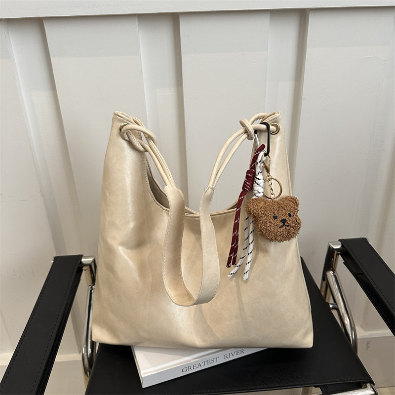 Bolso de hombro de gran capacidad de cuero blando de invierno 2024 nuevo estilo versátil bolso de brazo bolso de moda bolso especial para mujeres