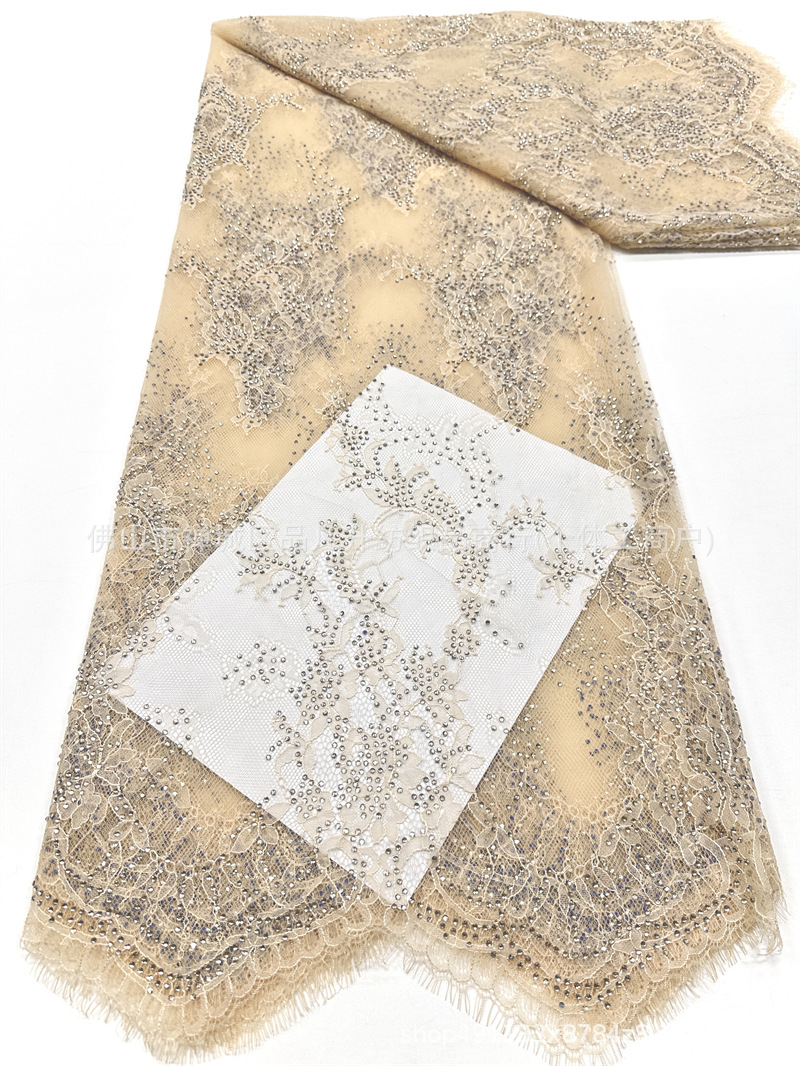 Tejido de malla de pestañas de encaje caliente flor retro hecha a mano verde diamante de cola de pez vestido de noche tela de boda en stock