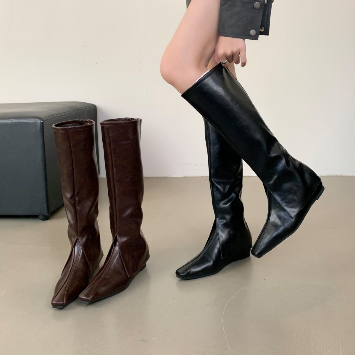 2024 가을과 겨울 새로운 패션 스퀘어 소프트 페이스 더블 가죽 하이 튜브 하지만 무릎 얇은 기사 여성 부츠