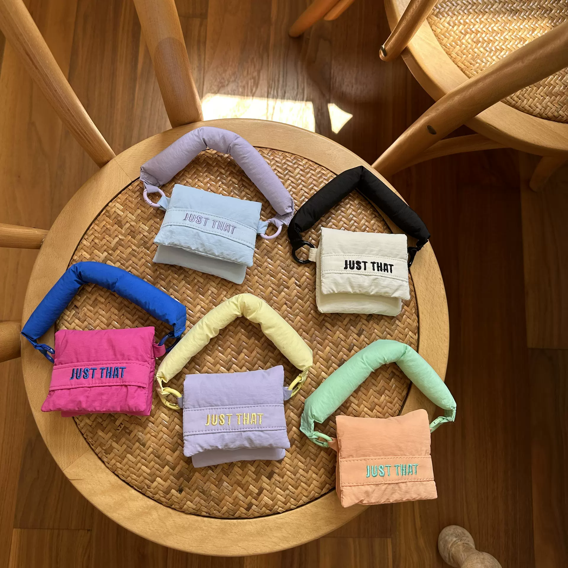 耳机包收纳蓝牙可爱无线迷你日系零钱包小众设计充棉手提小包挎包