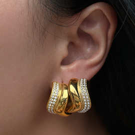 现货工厂INS批发欧美跨境时髦INS复古钛钢排钻锆石波浪蛇形珍珠耳