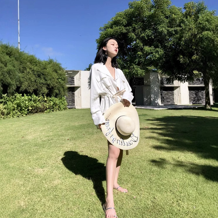 2021 Весна и лето новая свободная белая приталенная белая дизайнерская рубашка на талии с двойным карманом и шнурком Праздничная Солнцезащитная одежда