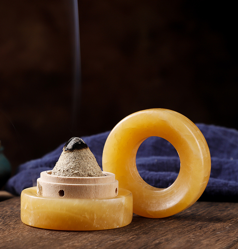 Jade Moxibustion Pad with Ginger and Salt Moxa Cone Tool for Navel Warming in use