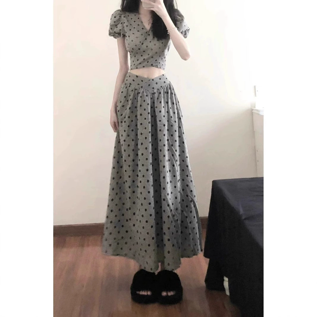 Ретро-рубашка, летний дизайнерский комплект, приталенная плиссированная юбка, длинная юбка, французский ретро-стиль, V-образный вырез, тренд сезона, высокая талия