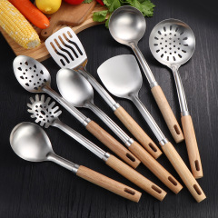 厚いステンレスの木の取っ手の家庭用台所の調理器具の8セットの料理の炒め物の鍋のシャベルのスプーンのシャベルのスプーンのセット