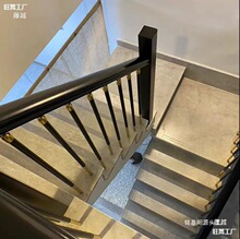 楼梯扶手现代简约铁艺立柱铝合金栏杆别墅自建房实木扶梯轻奢护栏