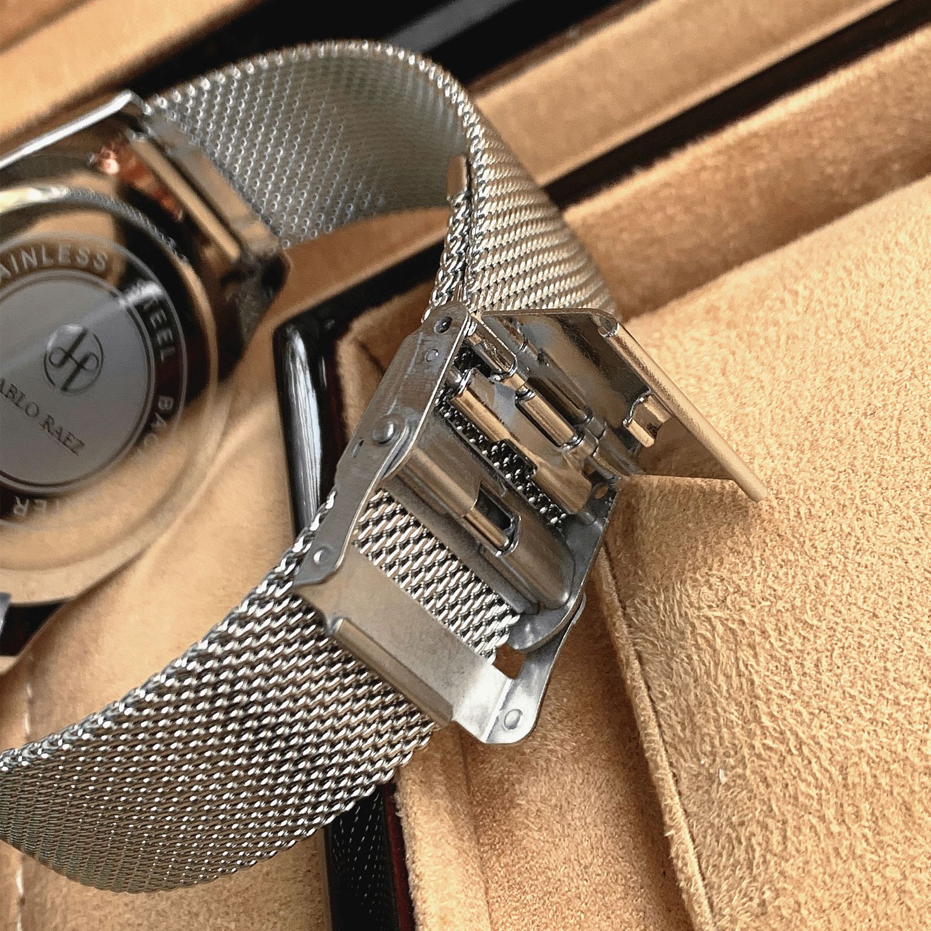 Douyin live broadcast popular men's high-quality stainless steel watches with good looks and cross-border e-commerce hosting and wholesale delivery_voghion.com