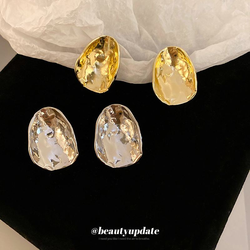 Pendientes de metal irregulares con diseño transfronterizo de aguja de plata Pendientes de moda de nicho de alta gama Pendientes de lujo ligero para mujer