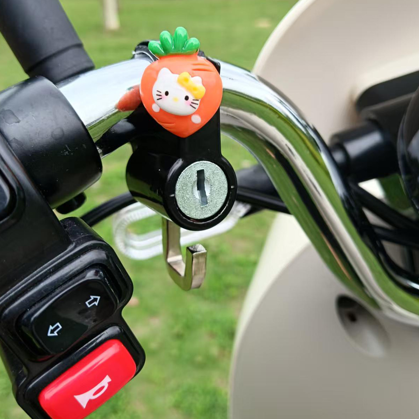 Cartoon Helmet Lock for Bicycles, Electric Vehicles, Motorcycles, Scooters, Mountain Bikes, Baby Strollers, Multifunctional Anti-Theft Lock Hook
