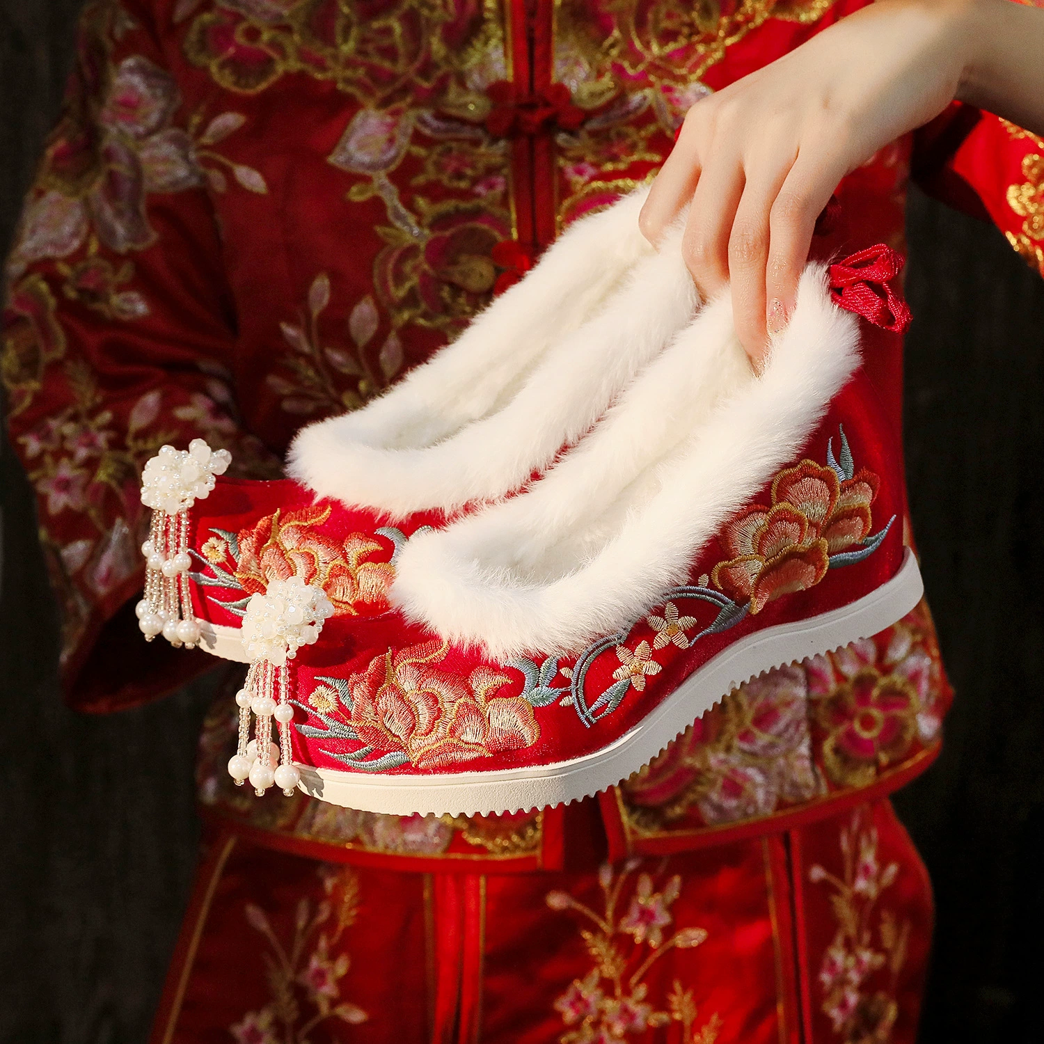 [Красочный и хлопок] Новая обувь ханьфу Античная обувь с вышивкой Свадебная обувь Xiuhe для невесты Тканевая обувь в китайском стиле для женщин