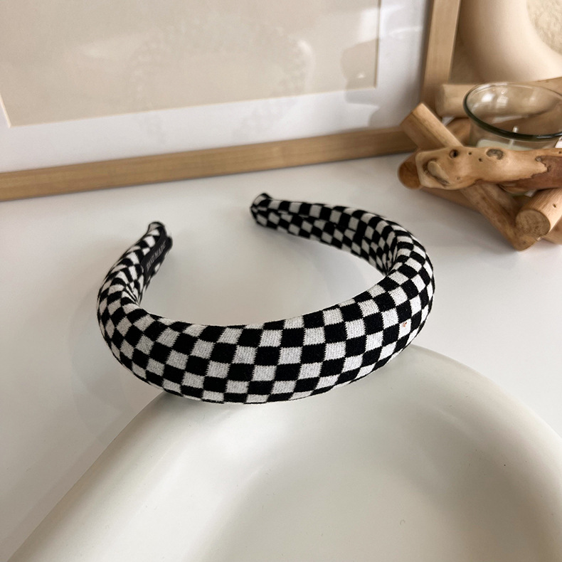 Korean Version Checkerboard Black And White Large Intestine Hair Circle Holiday Style Temperament Sponge Hairband display picture 7