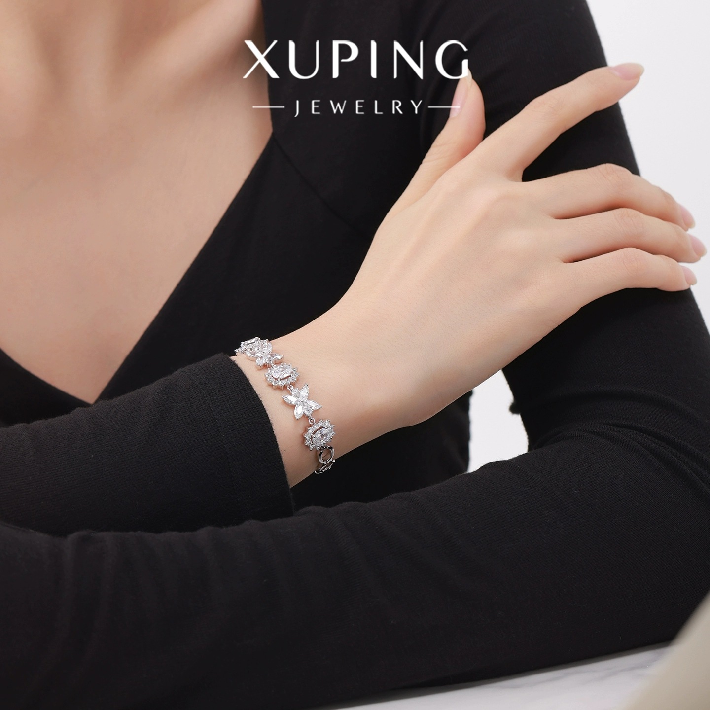 Xuping serie de pulseras de lujo ligera de gemas artificiales aleación de cobre chapado blanco mariposa joyas al por mayor