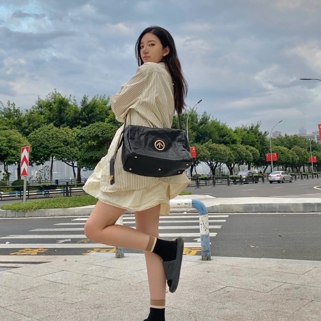 GR0TT0 섹스 블랙 스톤 화살표 베개 가방 대용량 통근 어깨 크로스 바디 핸드백 소프트 백