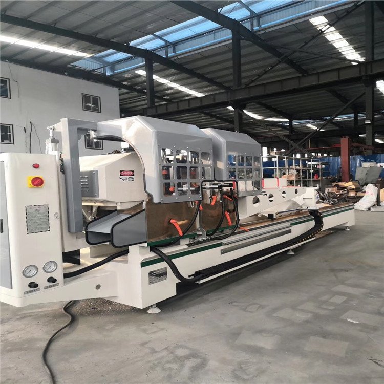 Sierra de corte de tres extremos de puerta deslizante Puente roto Puerta de aluminio Equipo de ventana de puerta deslizante Sierra de tres extremos de puerta deslizante