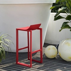 北欧シンプルなカウンター椅子家庭用デザイナー椅子屋外鉄製高足椅子創意ネット赤背もたれバー椅子