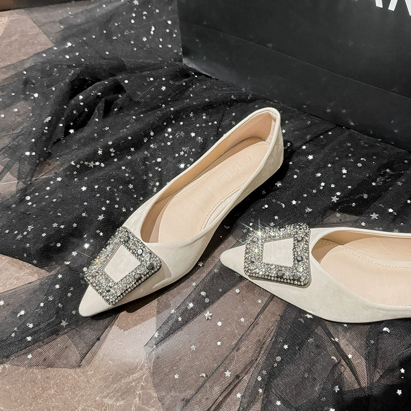 Женские туфли-балетки во французском стиле с острым носком, новинка весна-лето 2025, неглубокие туфли на плоской подошве с квадратной пряжкой, элегантные лоферы, большие размеры 41-43