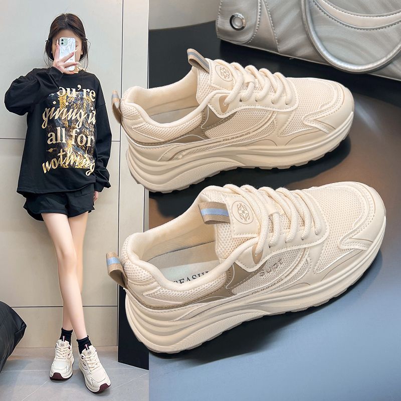 Zapatos de entrenamiento transpirables de malla para mujeres con suela gruesa 2025 nuevos zapatos deportivos casuales de primavera y otoño