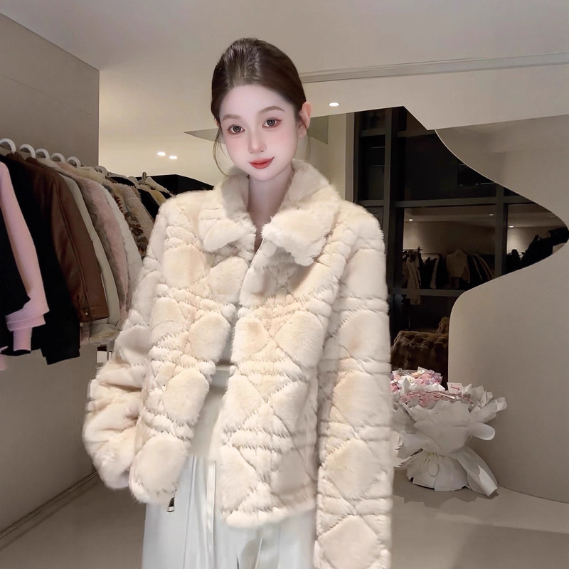 Light Luxury Rattan Pattern Environmentally Friendly Mink Fur Women's Autumn and Winter New High-End Pearl Mink Fur One-Piece Short Jacket Light Luxury Rattan Pattern Environmentally Friendly Mink Fur Women's Autumn and Winter New High-End Pearl Mink Fur One-Piece Short Jacket