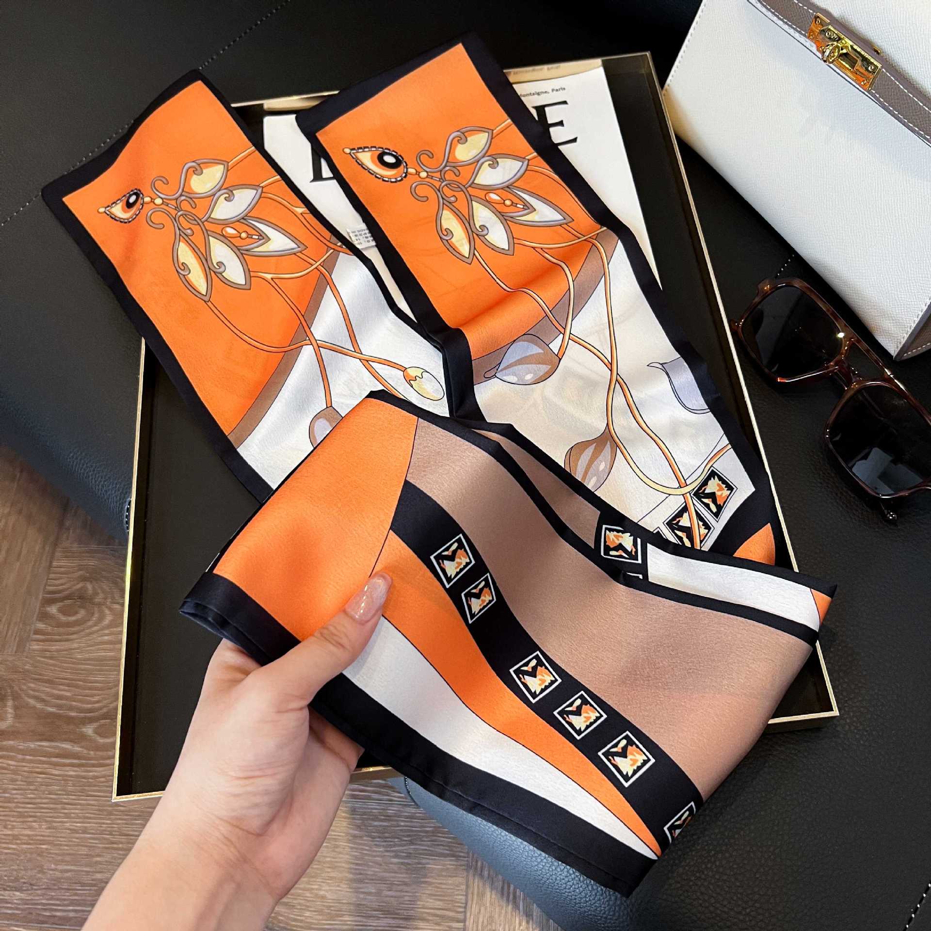 Nueva bufanda de seda pequeña banda larga estrecha para el cabello mujer estilo primavera y otoño moda madre bufanda estilo verano estilo fino serpentina bufanda al por mayor