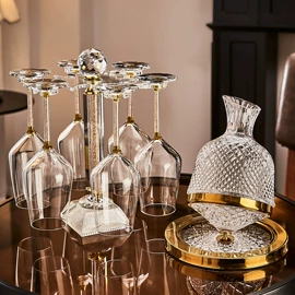 酒杯;杯架、酒杯架;酒具套装