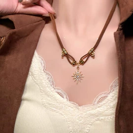 项链;耳环;耳钉