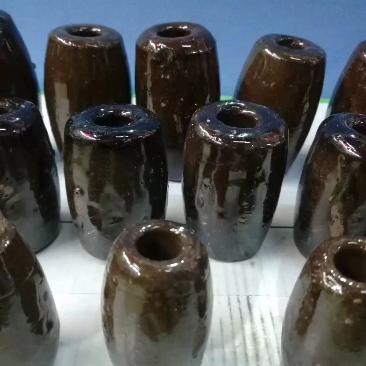 В наличии 0.1kg полукерамических сетчатых грузил для сетей аквакультуры, керамических грузил, сетчатых клеток, железных грузил, грузил для рыболовных сетей.