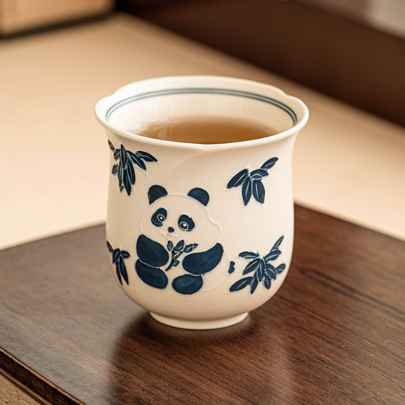 厂家手绘熊猫花苞杯陶瓷主人杯高颜值茶杯防烫大容量功夫品茗杯子