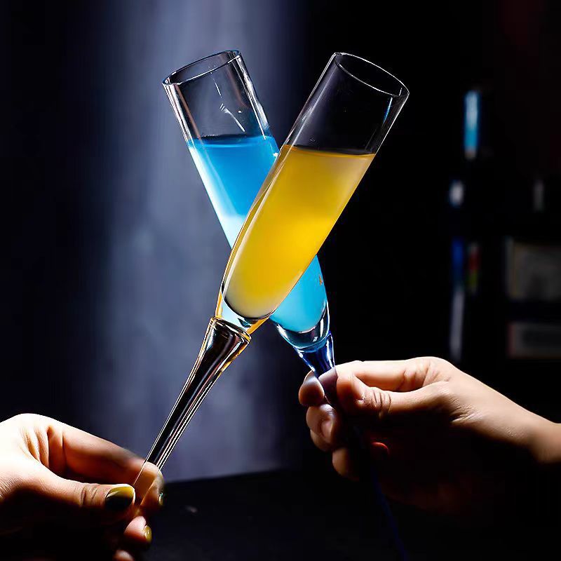 Taza de playa de alta calidad taza de cóctel taza de vidrio de color taza de champán de forma especial taza de pie alto KTV bar conjunto de playa
