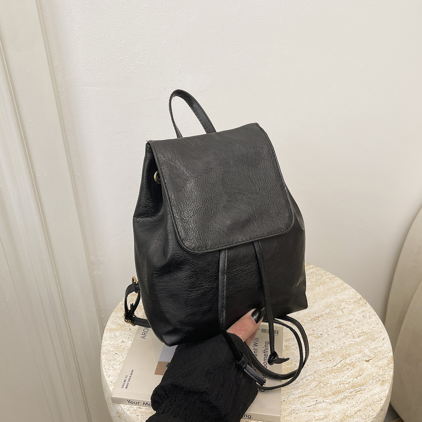 Mochila retro compacta y simple para mujeres 2026 primavera y verano nuevo estilo simple de literatura y arte versátil de doble hombro mochila simple