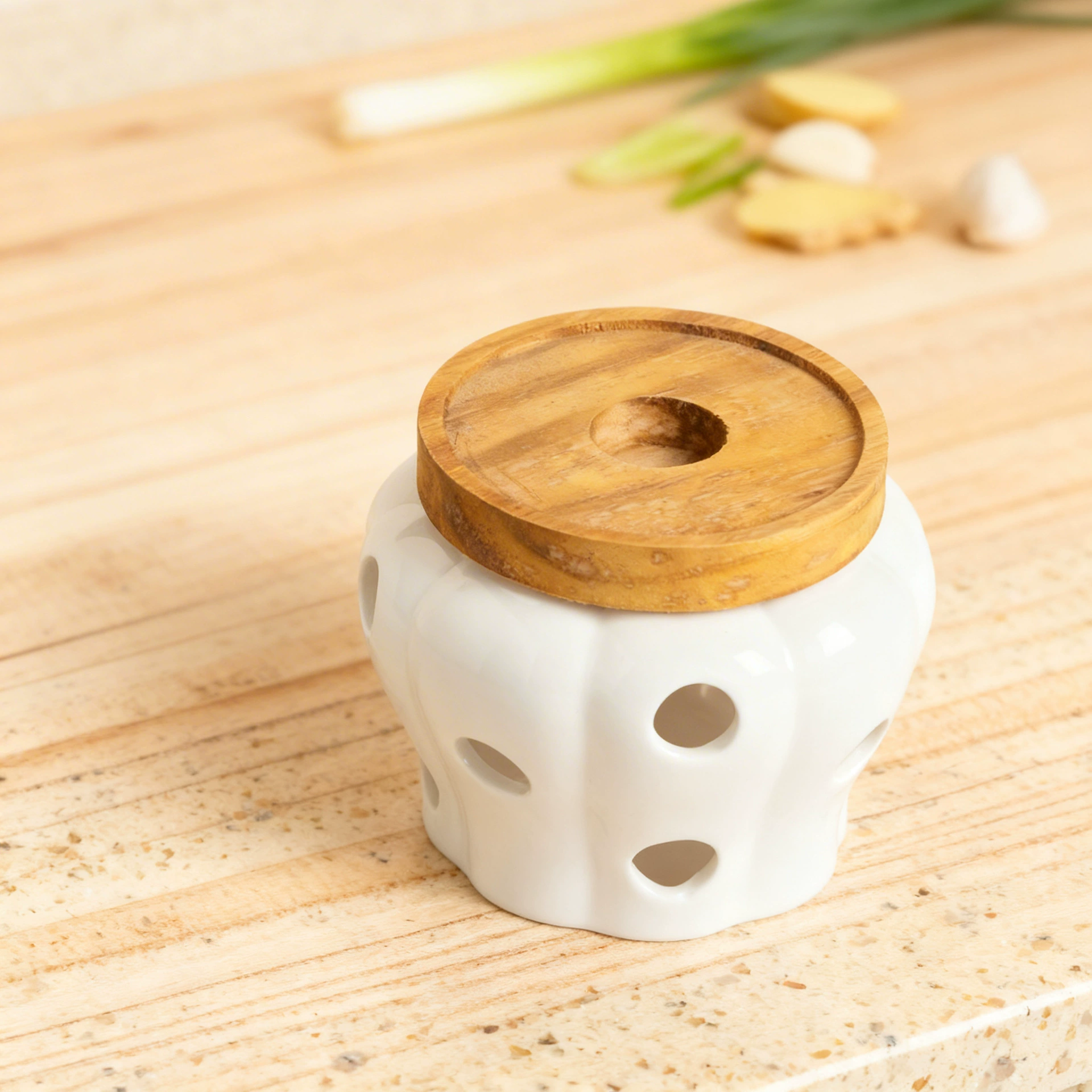 В наличии белая керамическая банка чеснока, керамическая банка для хранения чеснока, дышащая банка для хранения имбиря чеснока