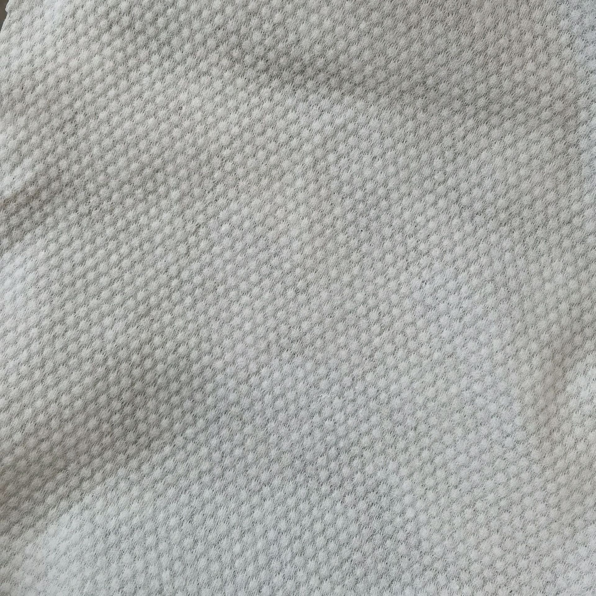 干湿卸妆厂家PP木浆涤纶直铺水刺无纺布平纹工厂原材料消毒湿巾布