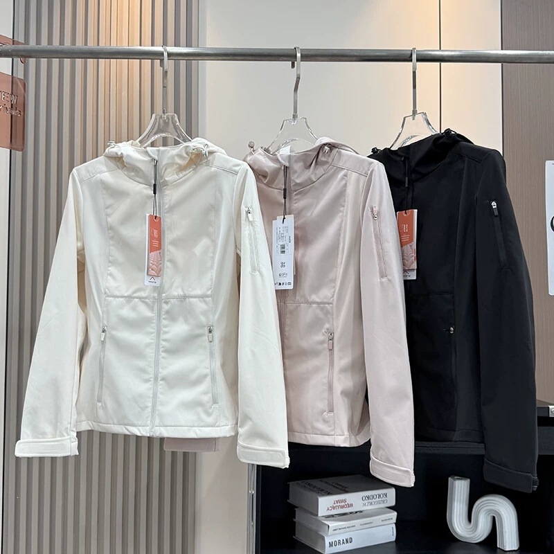 26 Spring New Model L*U Series Outdoor Windproof and Water Repellent Slim-Fit Softshell Thin Fleece Warm Hooded Sports Jacket for Women