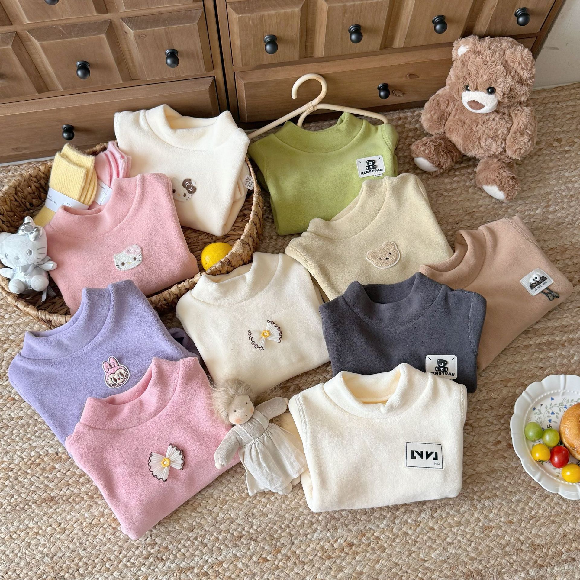 Camisas de base para niños otoño y invierno de vello sin hueso de dibujos animados, camisas para niños y niñas, cuello redondo grueso, ropa infantil de mangas largas